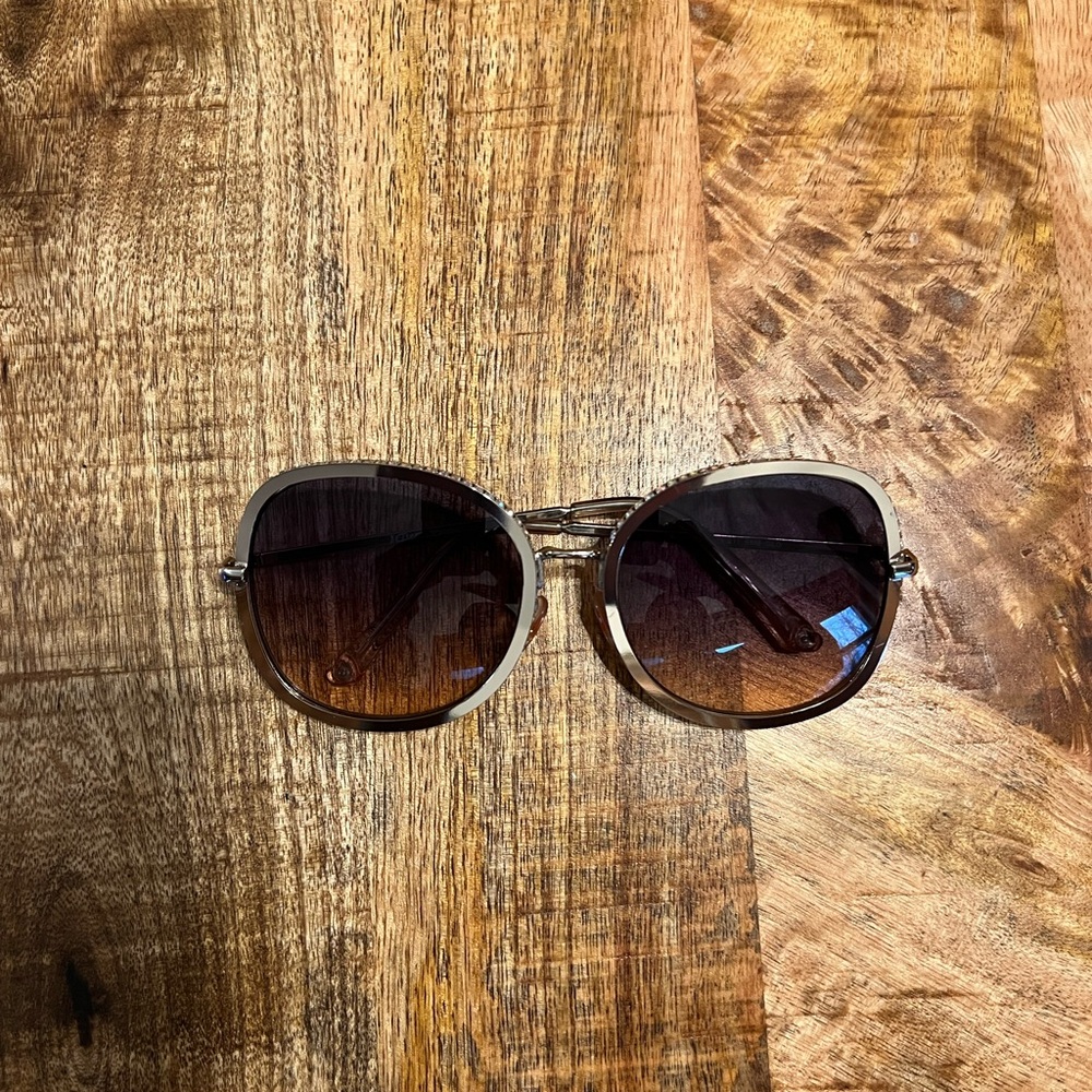 Betsy Johnson Sunglasses - Picture 6 of 8